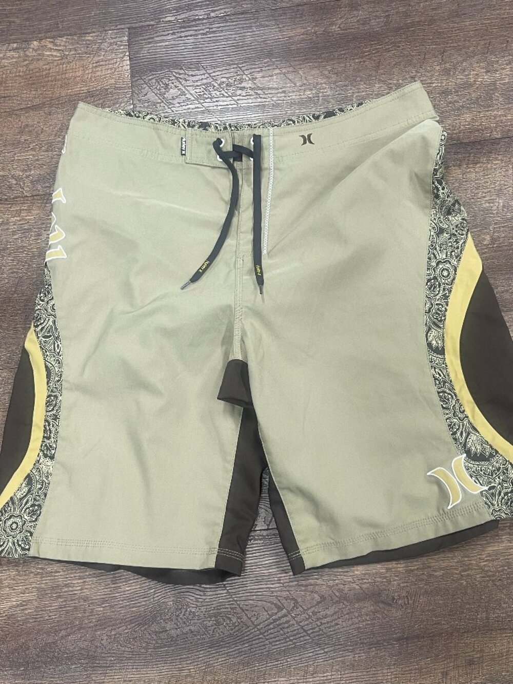 Hurley NWOT Size 36 Paisley Board Shorts Surf Swim